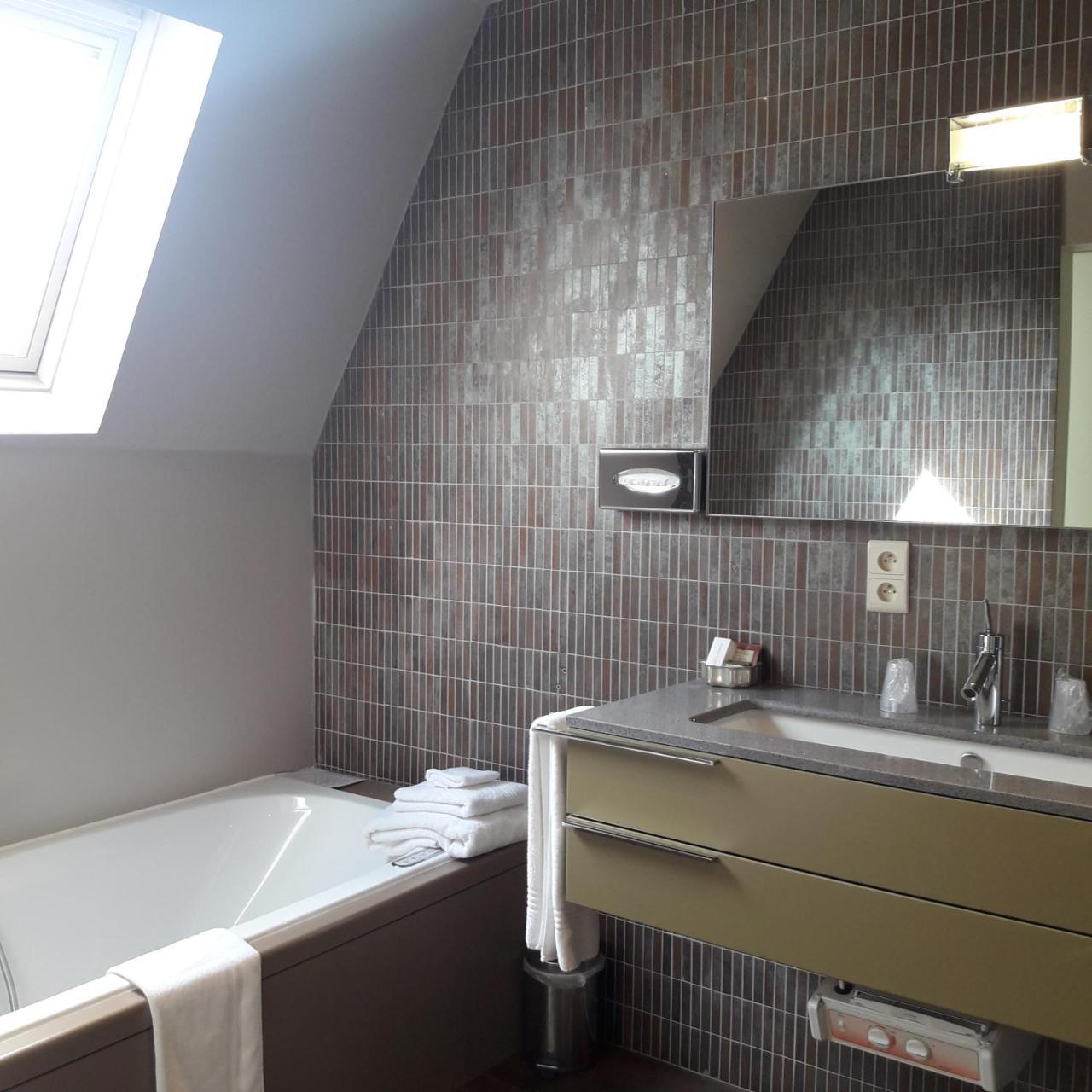 Hotel Recour Poperinge Exteriör bild